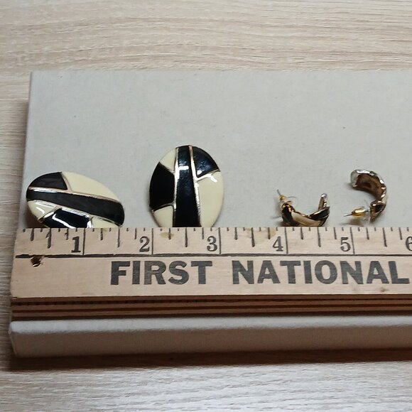 Two Pair of Vintage Fashion Costume Jewelry Metal Black & White Earrings #76W - Picture 4 of 9